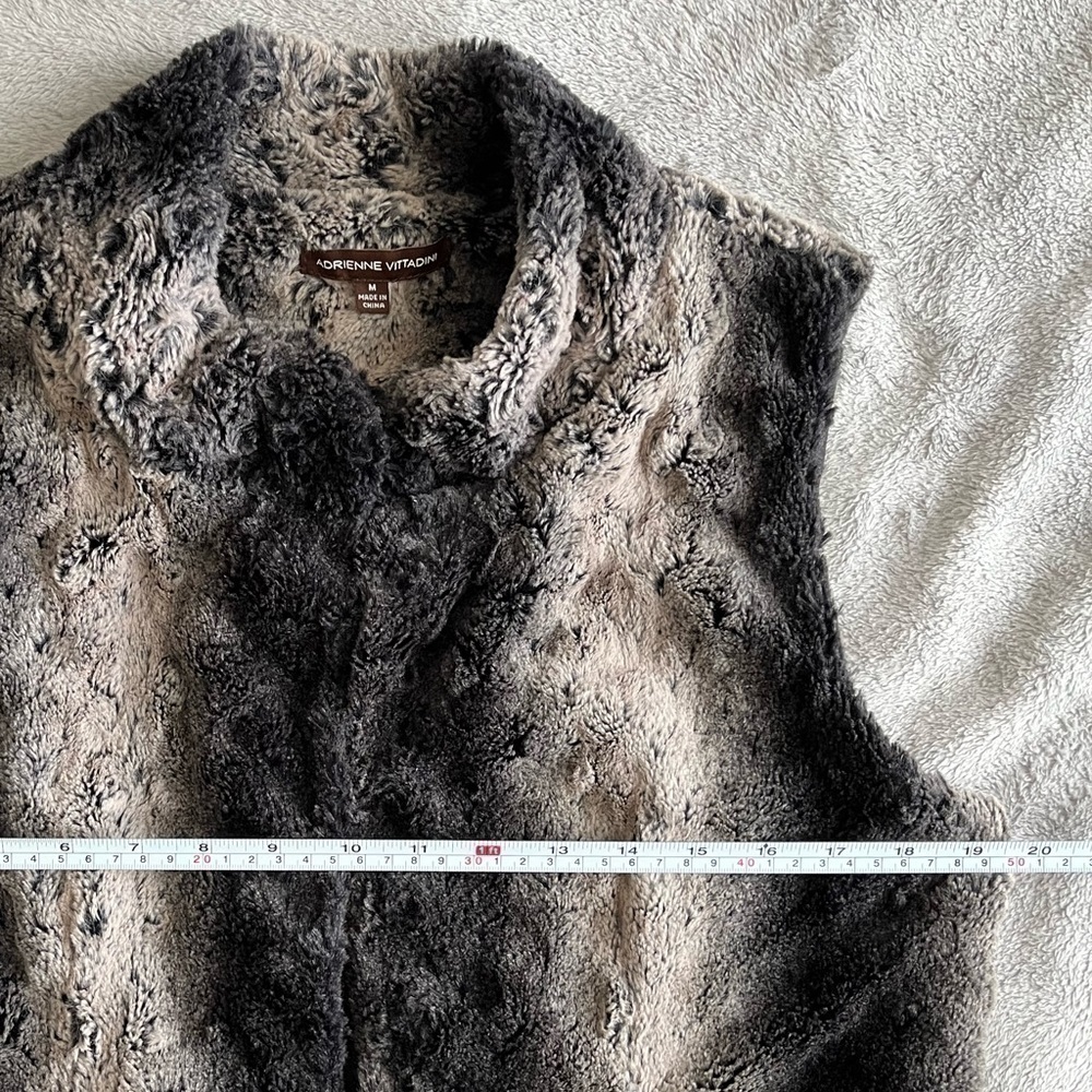 ADRIENNE VITTADINI Women's FAUX FUR Vest size M - Picture 4 of 9
